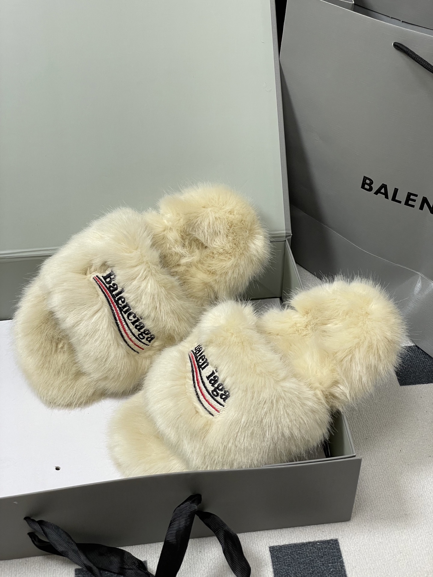 Balenciaga 2025SS Slides