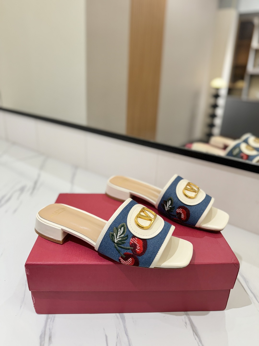 Valentino 2025SS Slides(EU36-42)