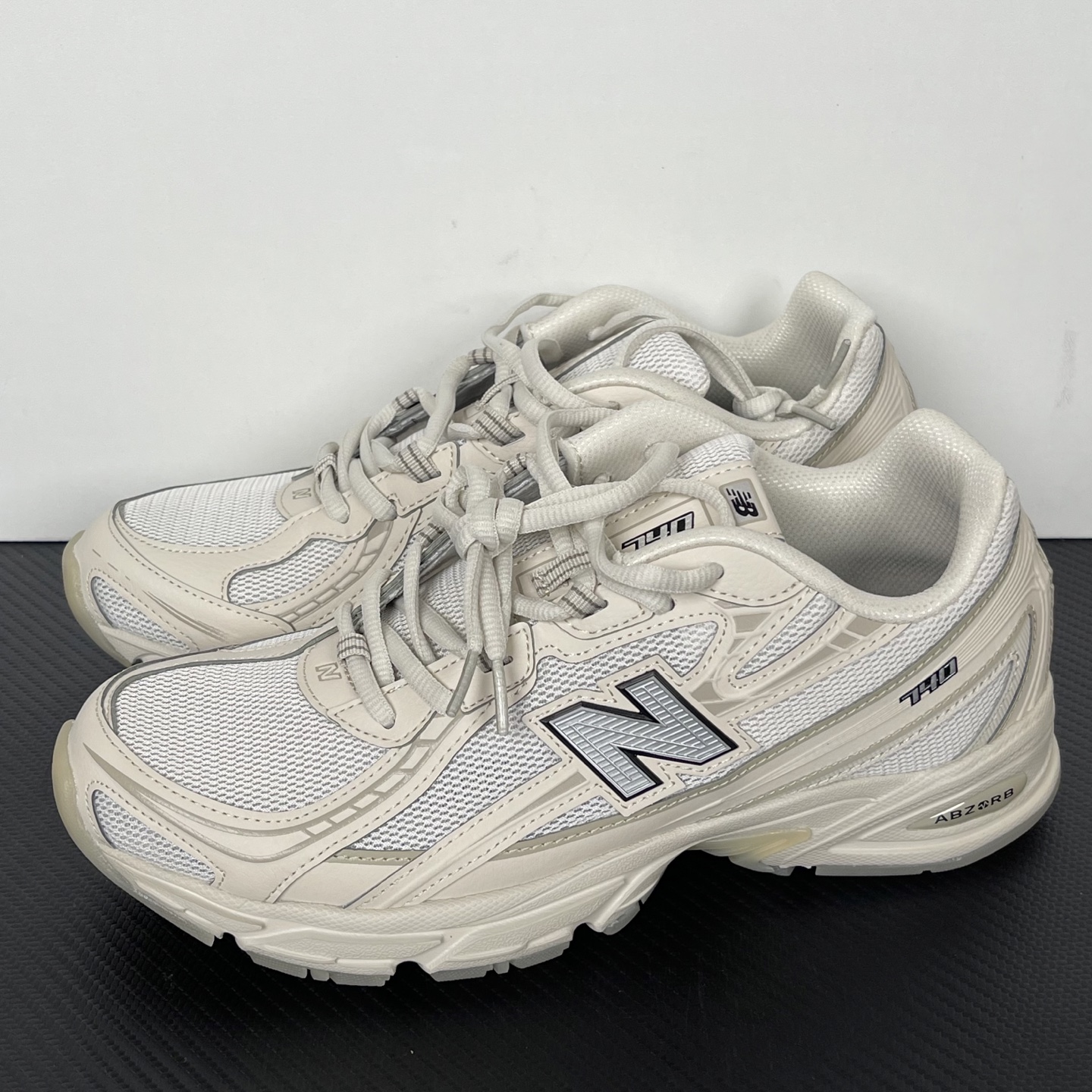 New Balance NB740