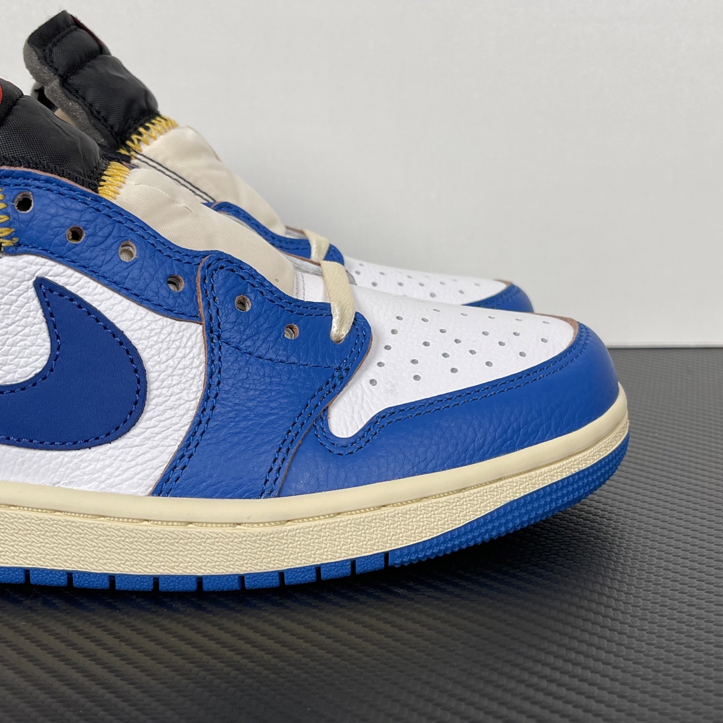 Travis Scott x Air Jordan 1 Low OG HQ6998-146