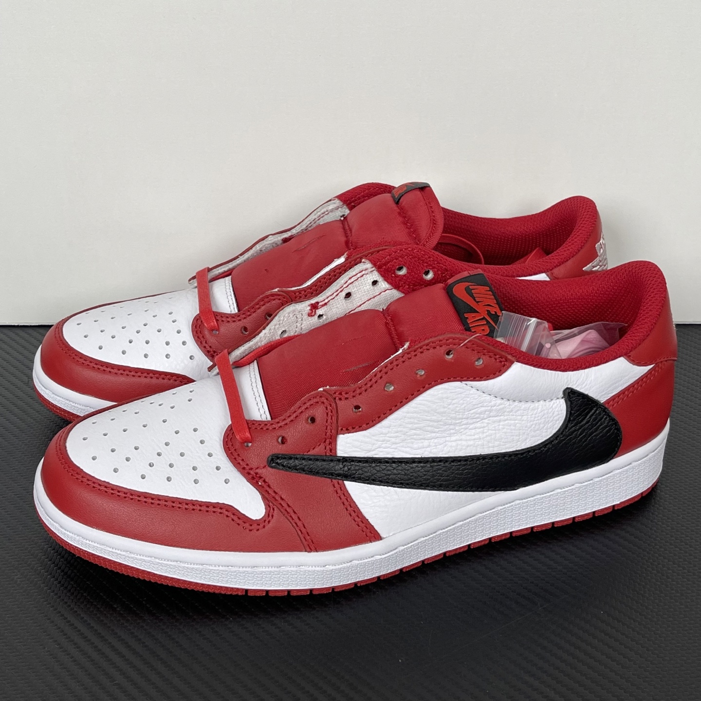 Travis Scott x Air Jordan 1 Low OG DM7866-101