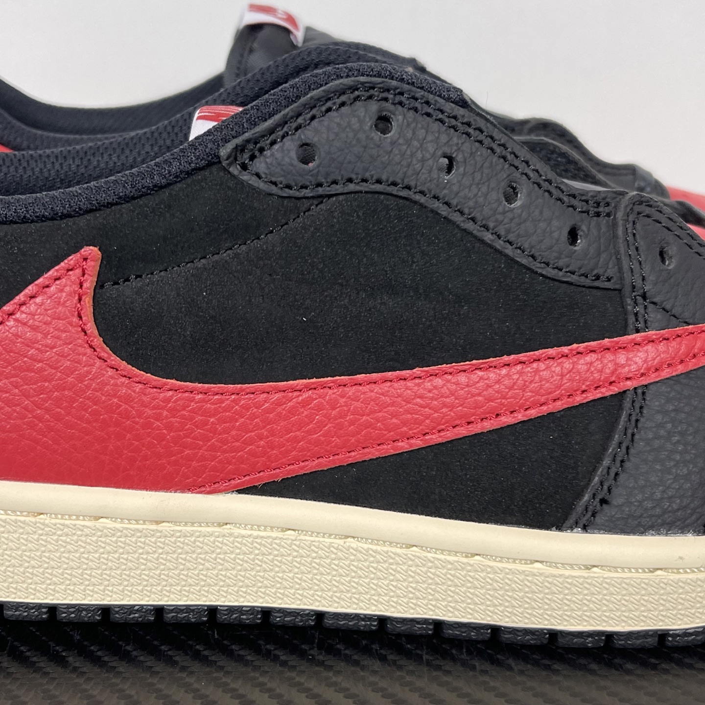 Travis Scott x Air Jordan 1 Low OG DM7866-061