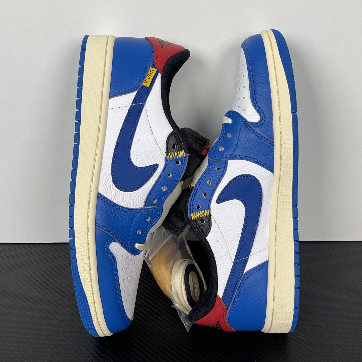 Travis Scott x Air Jordan 1 Low OG HQ6998-146