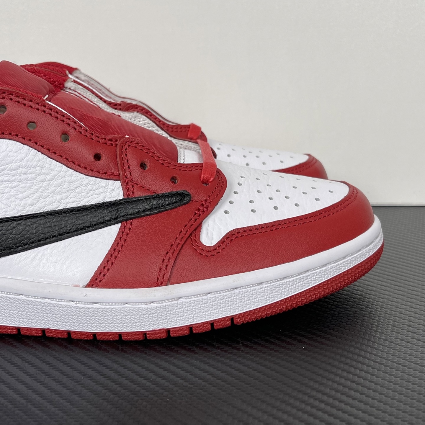 Travis Scott x Air Jordan 1 Low OG DM7866-101