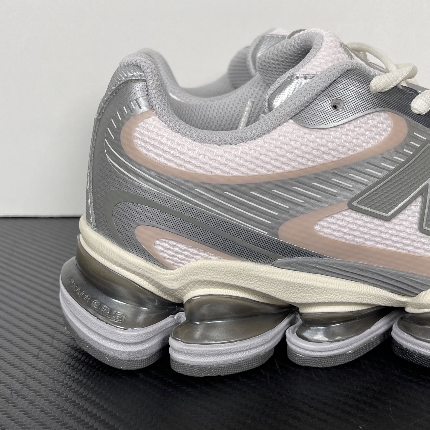 New Balance U20005F9