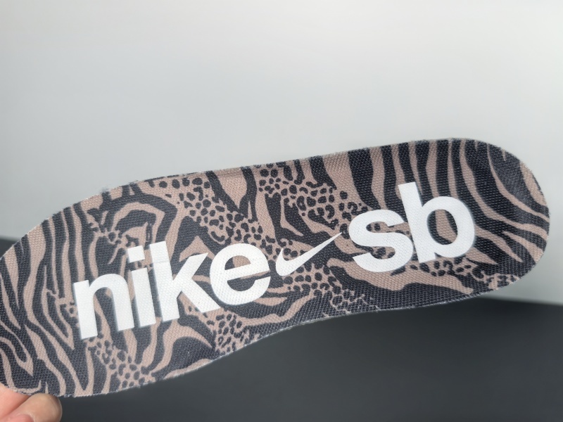 Arts-Rec x Nike SB Dunk Low IH3211-200