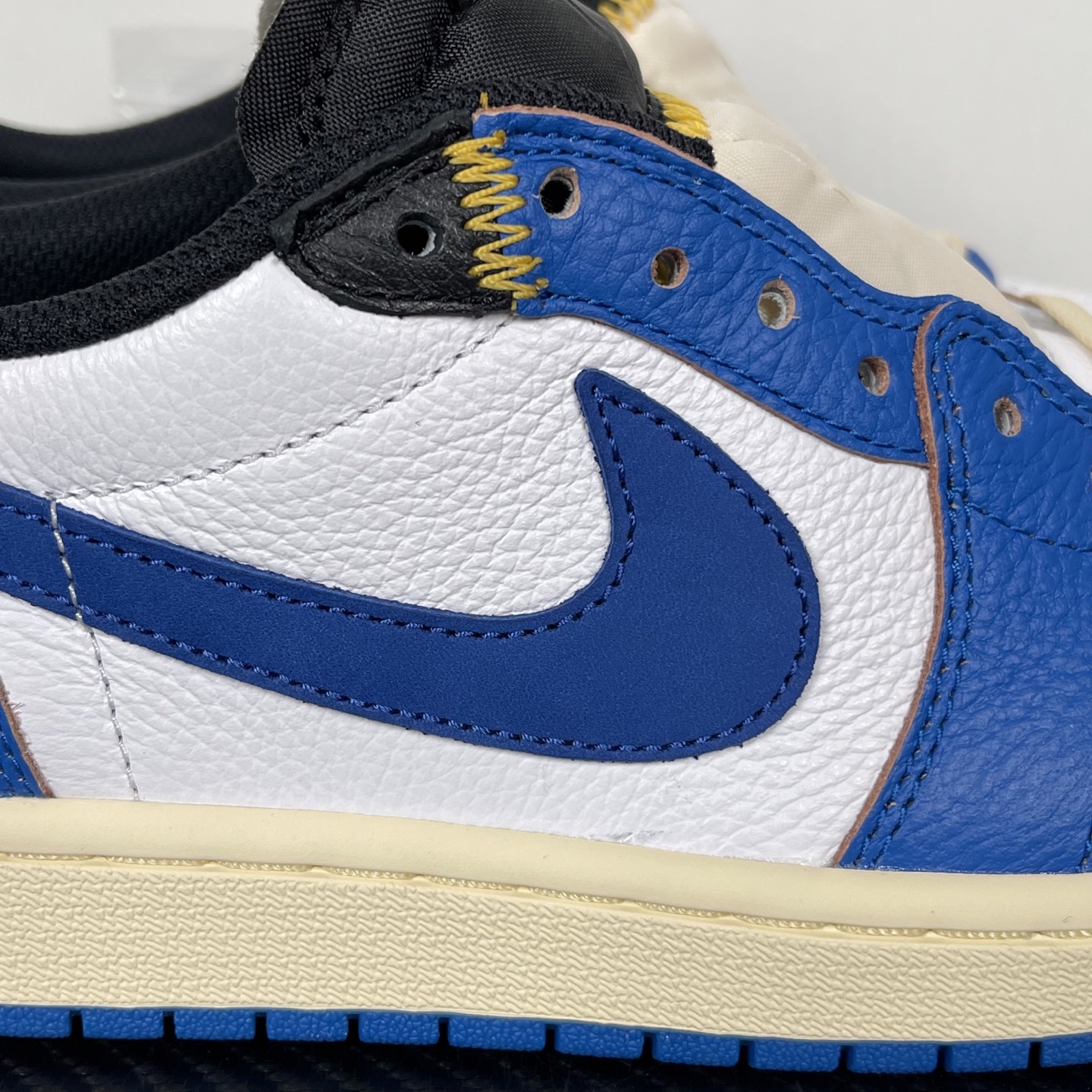 Travis Scott x Air Jordan 1 Low OG HQ6998-146