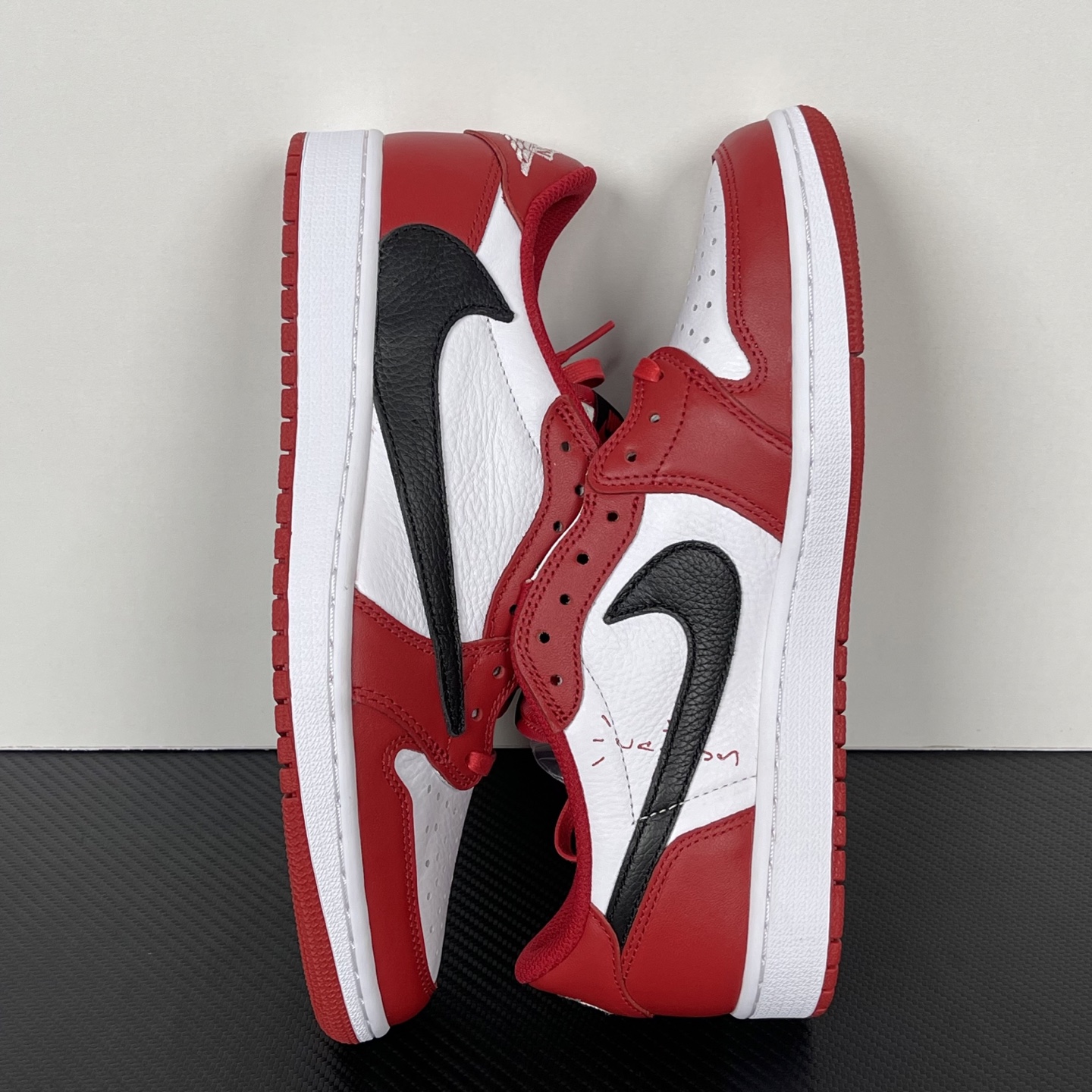 Travis Scott x Air Jordan 1 Low OG DM7866-101