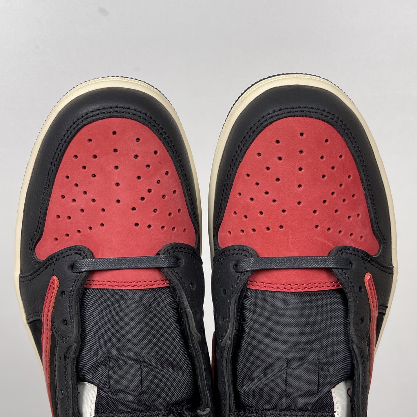 Travis Scott x Air Jordan 1 Low OG DM7866-061