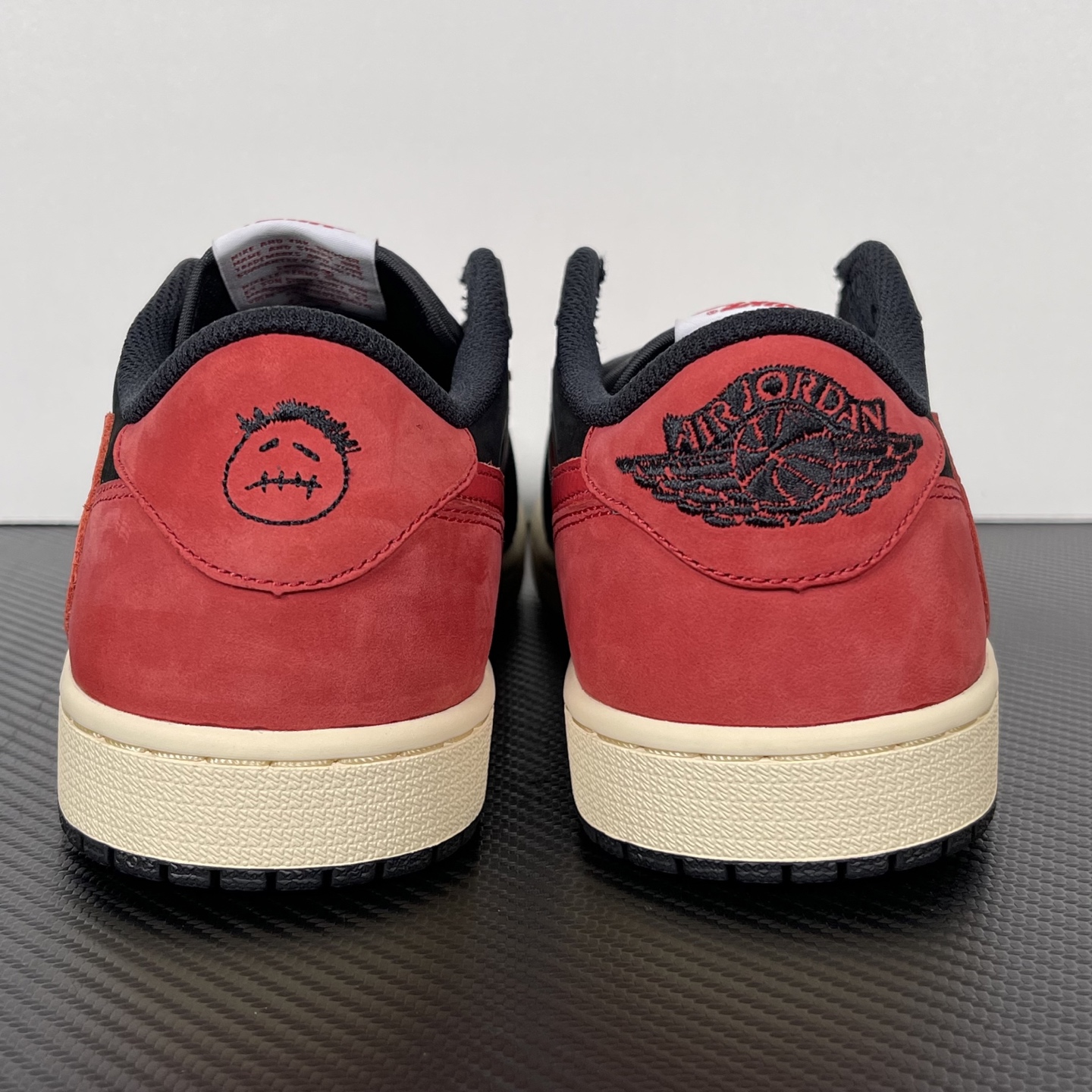 Travis Scott x Air Jordan 1 Low OG DM7866-061