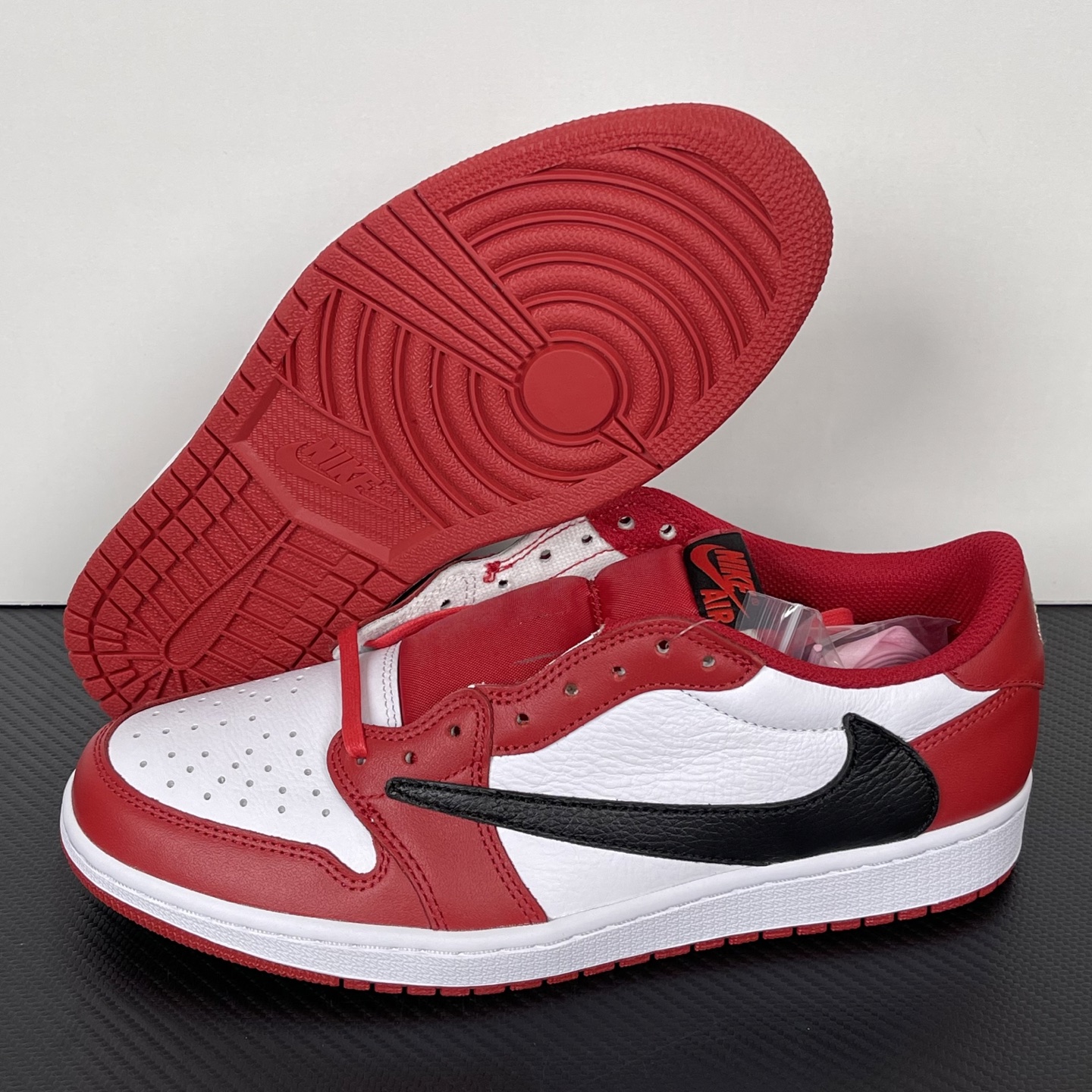 Travis Scott x Air Jordan 1 Low OG DM7866-101