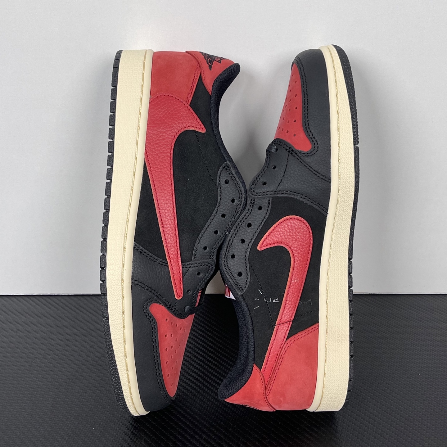 Travis Scott x Air Jordan 1 Low OG DM7866-061