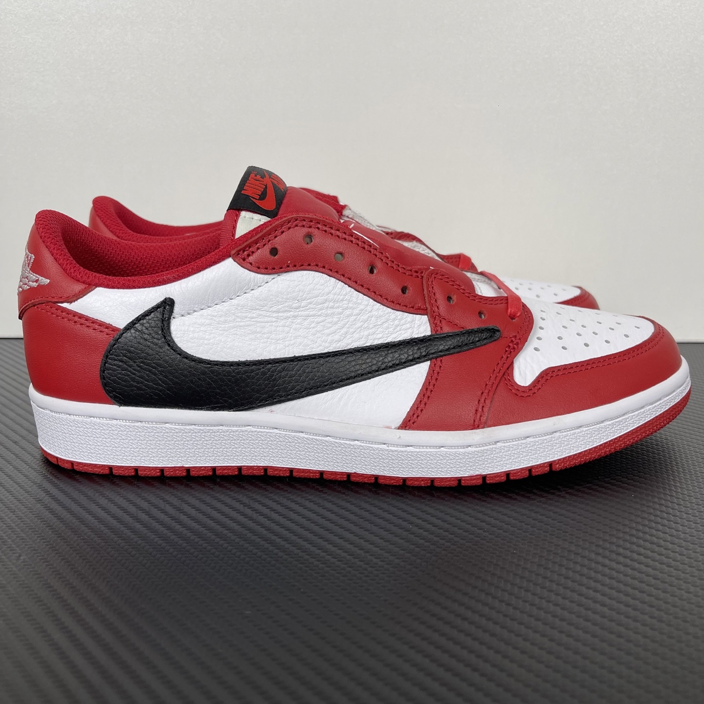 Travis Scott x Air Jordan 1 Low OG DM7866-101