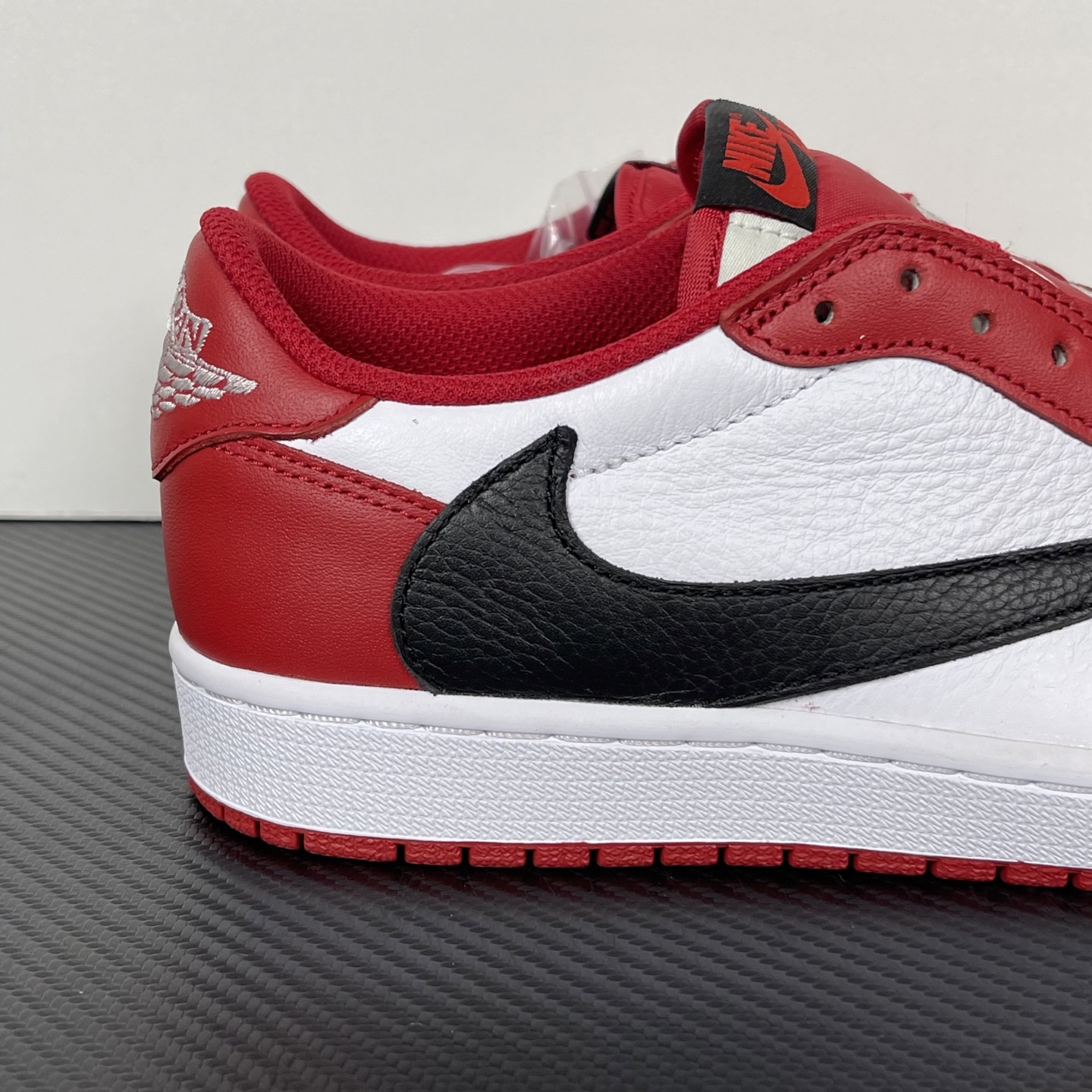 Travis Scott x Air Jordan 1 Low OG DM7866-101