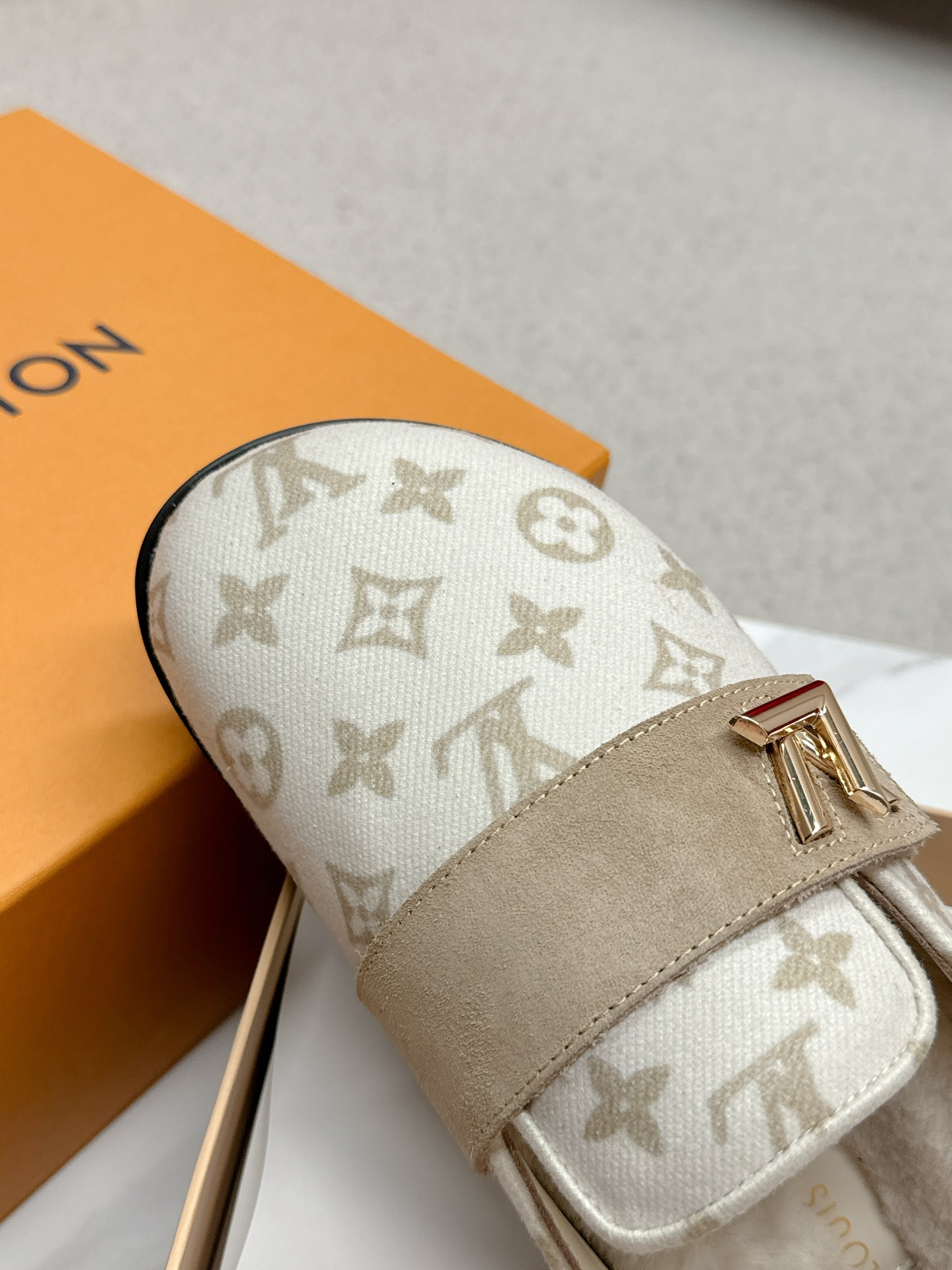 Louis Vuitt0n2025ss Slides(EU35-45)