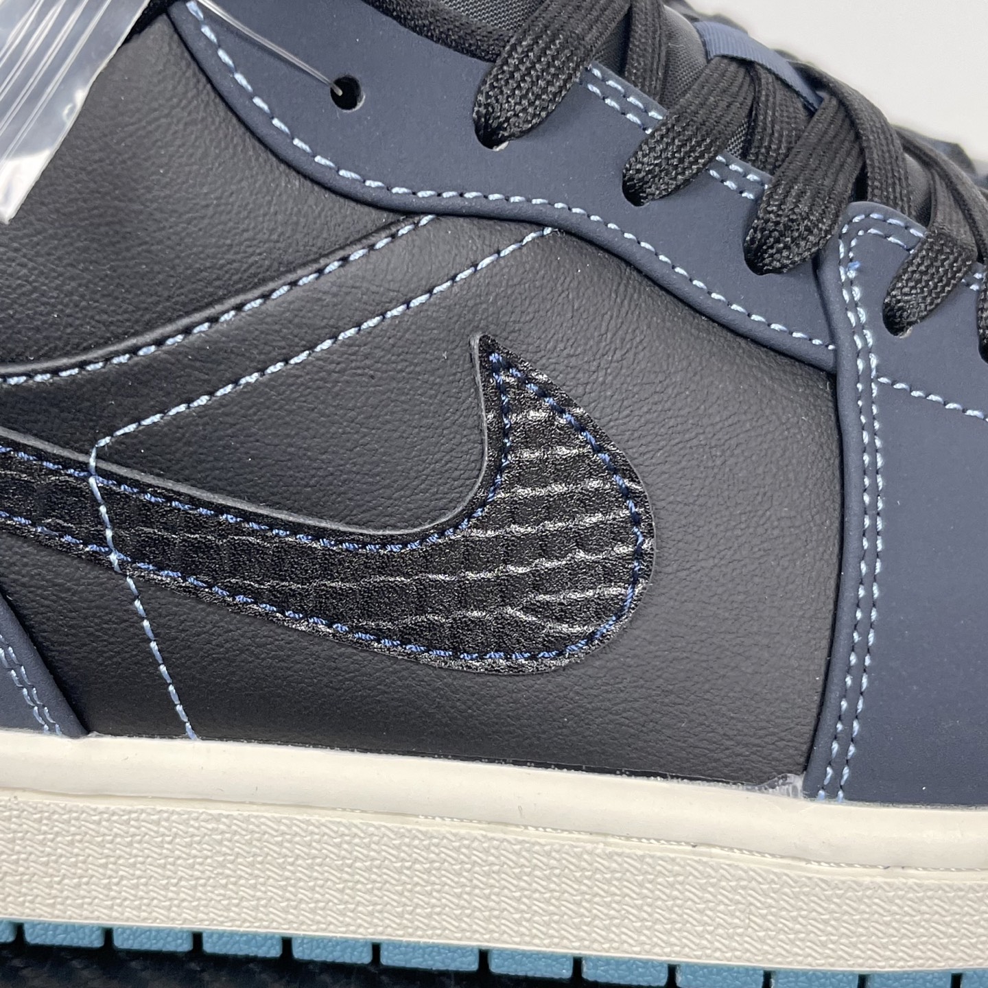 Air Jordan 1 FJ5478-010