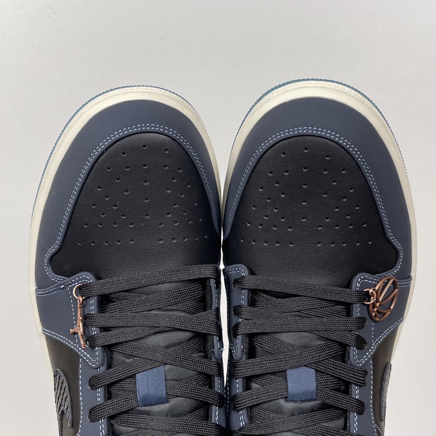 Air Jordan 1 FJ5478-010