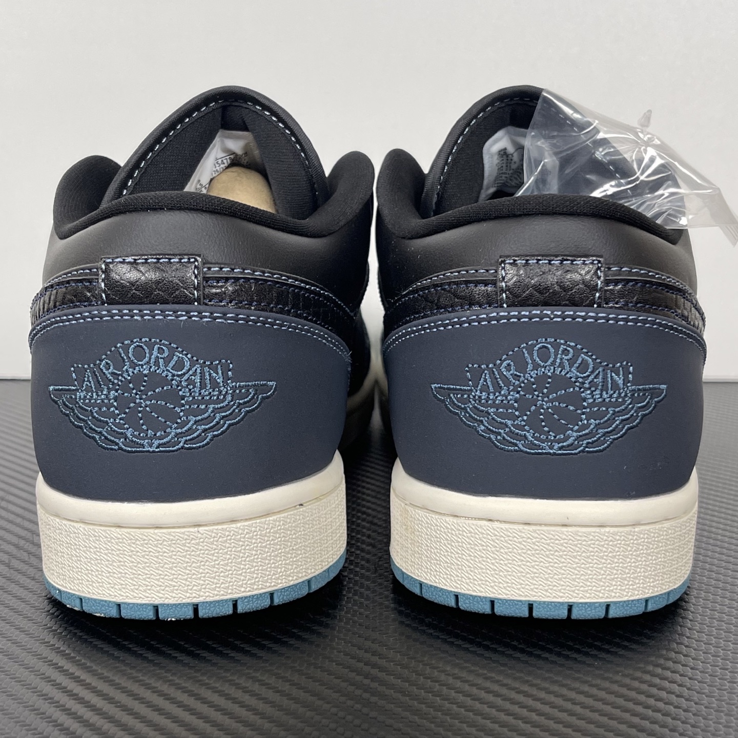 Air Jordan 1 FJ5478-010