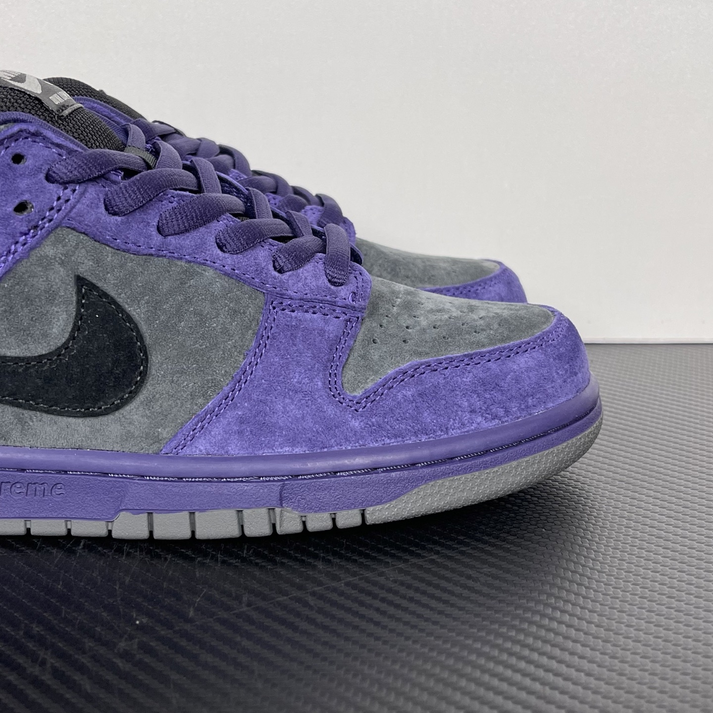 Supreme x Nk Dunk SB Dunk Low HQ8487-500