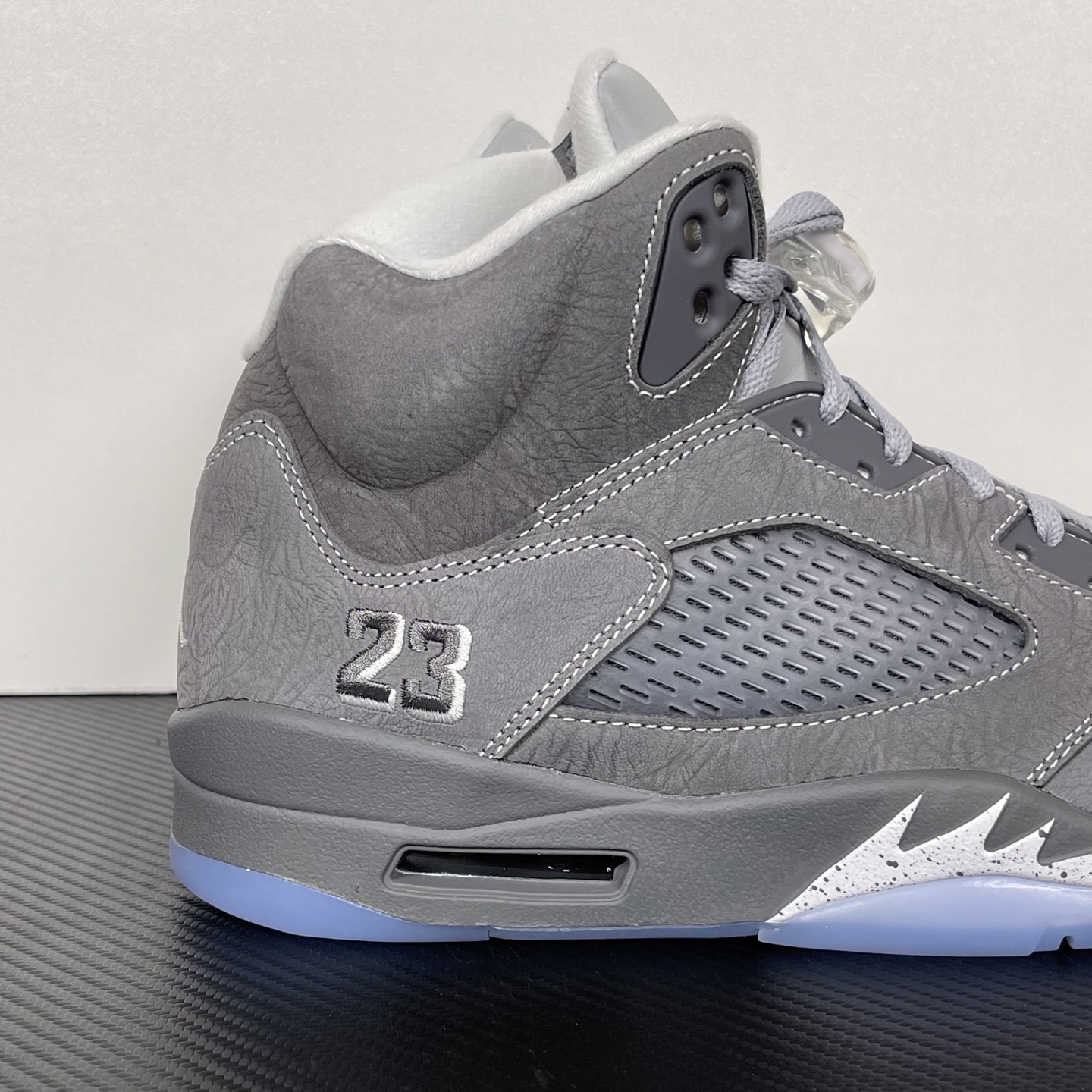 Air Jordan 5 Retro AJ5 DD0587-002