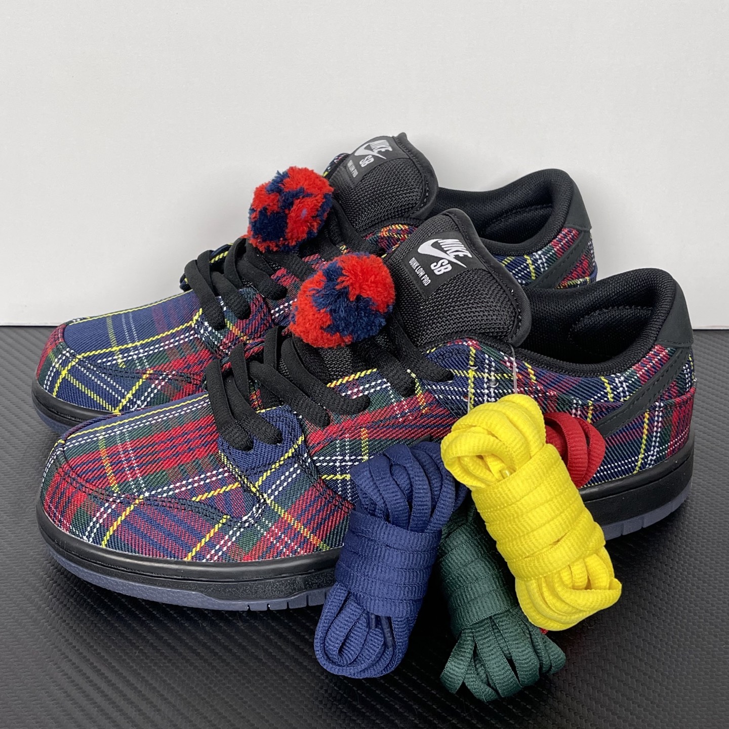 Nike SB Dunk Low ”Nardwuar II1493-600