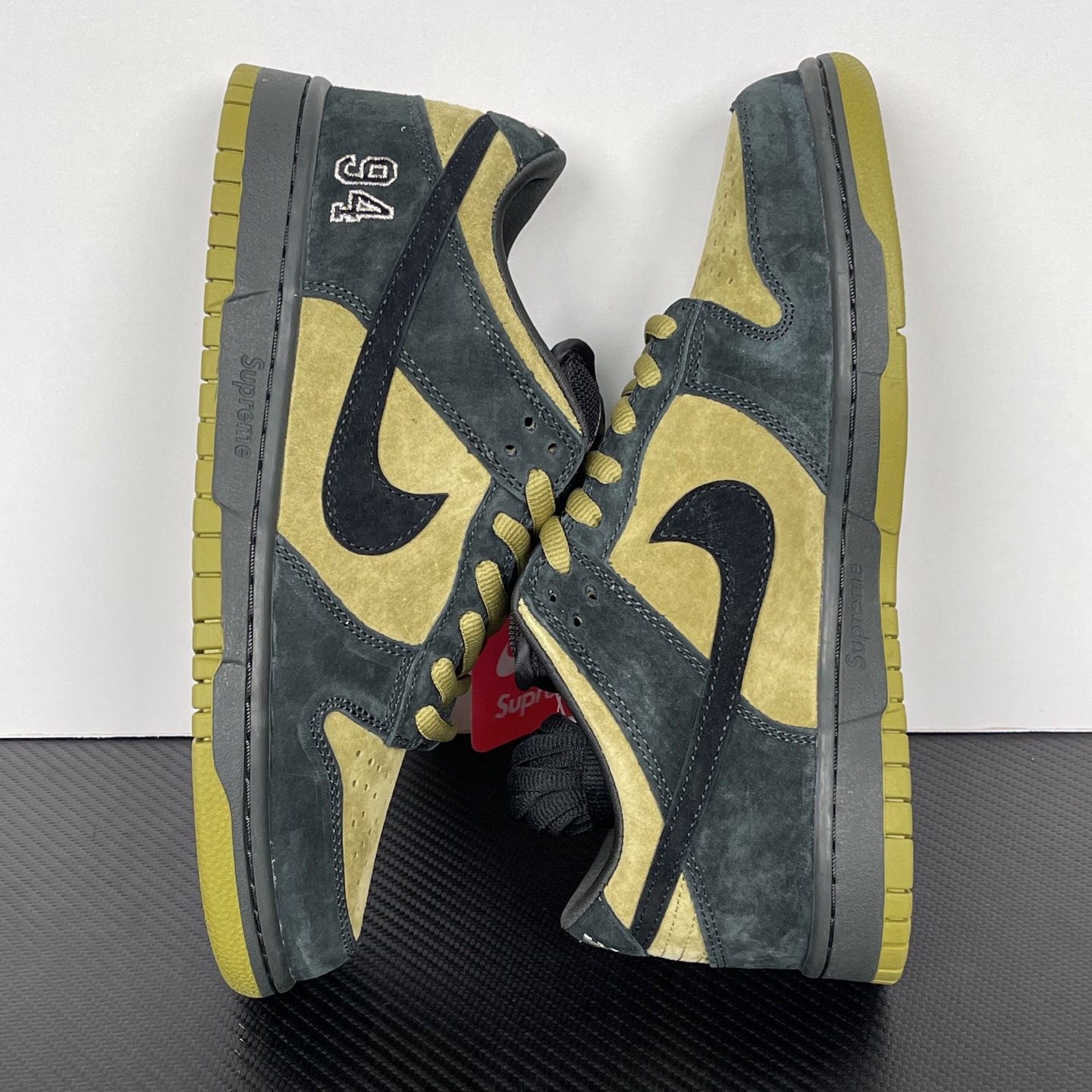 Supreme x Nk Dunk SB Dunk Low HQ8487-30