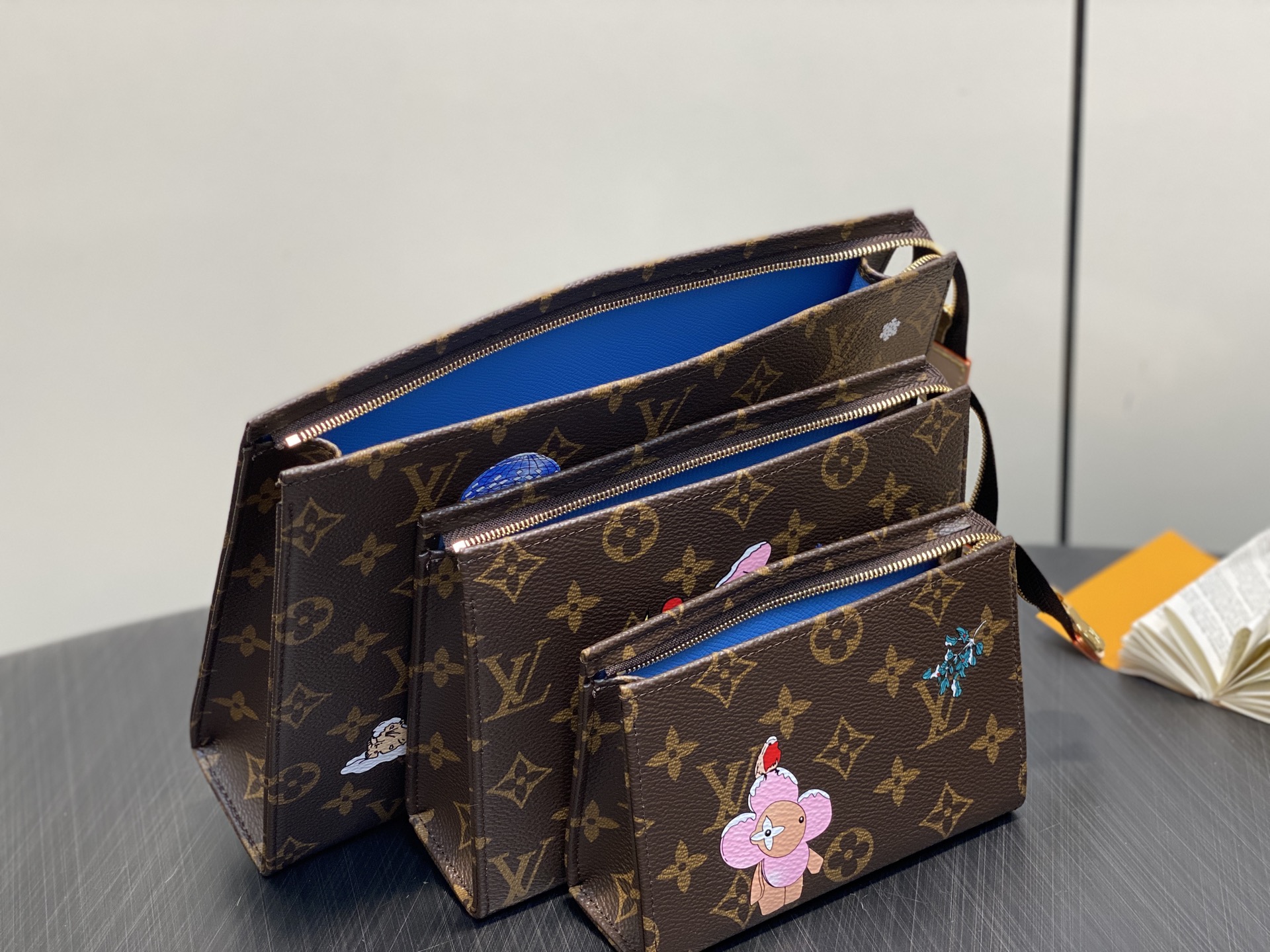 Louis Vuitton Trio Mon Monogram Pouch(20 x 5.5 x 25CM)