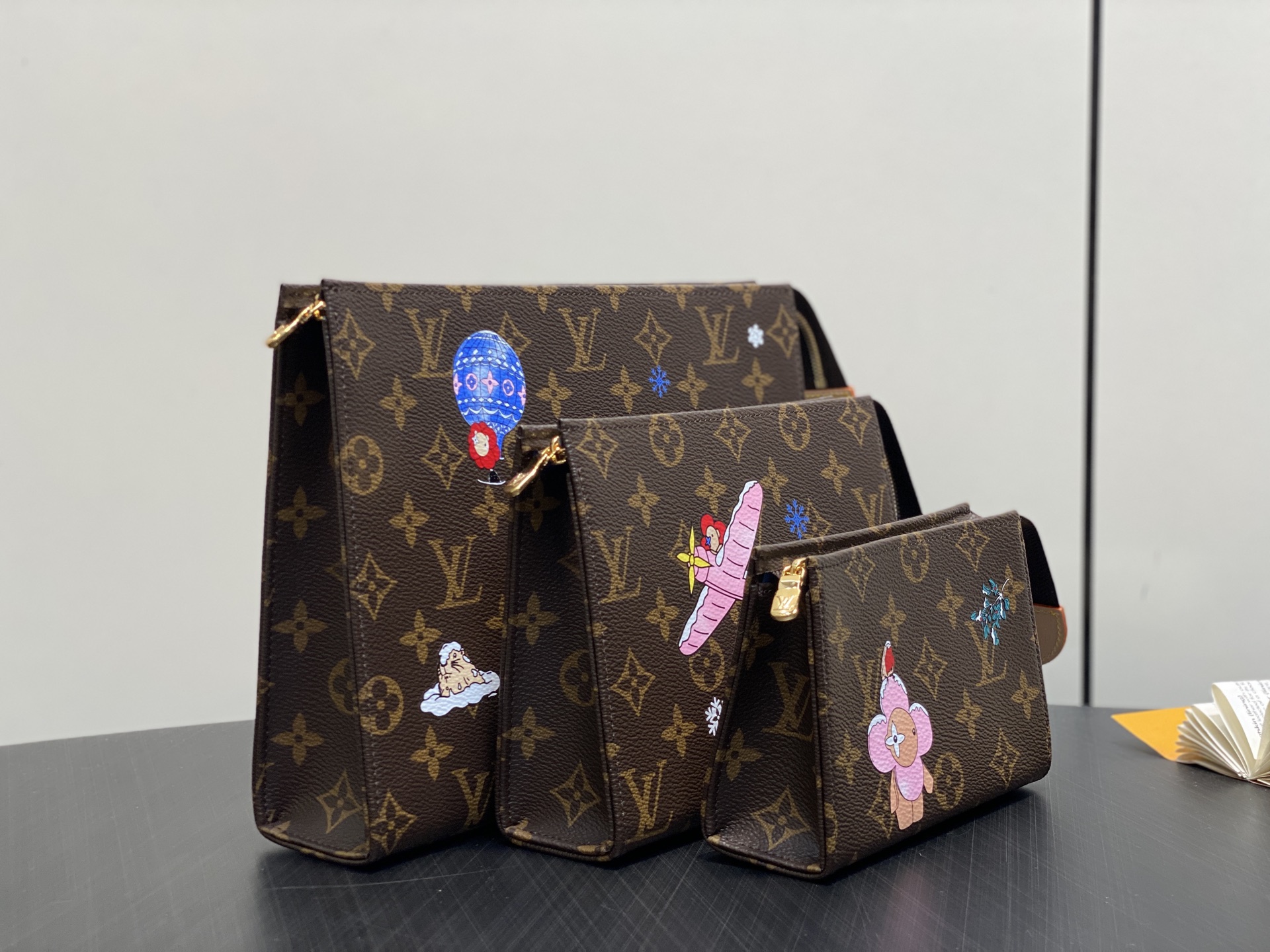 Louis Vuitton Trio Mon Monogram Pouch(20 x 5.5 x 25CM)