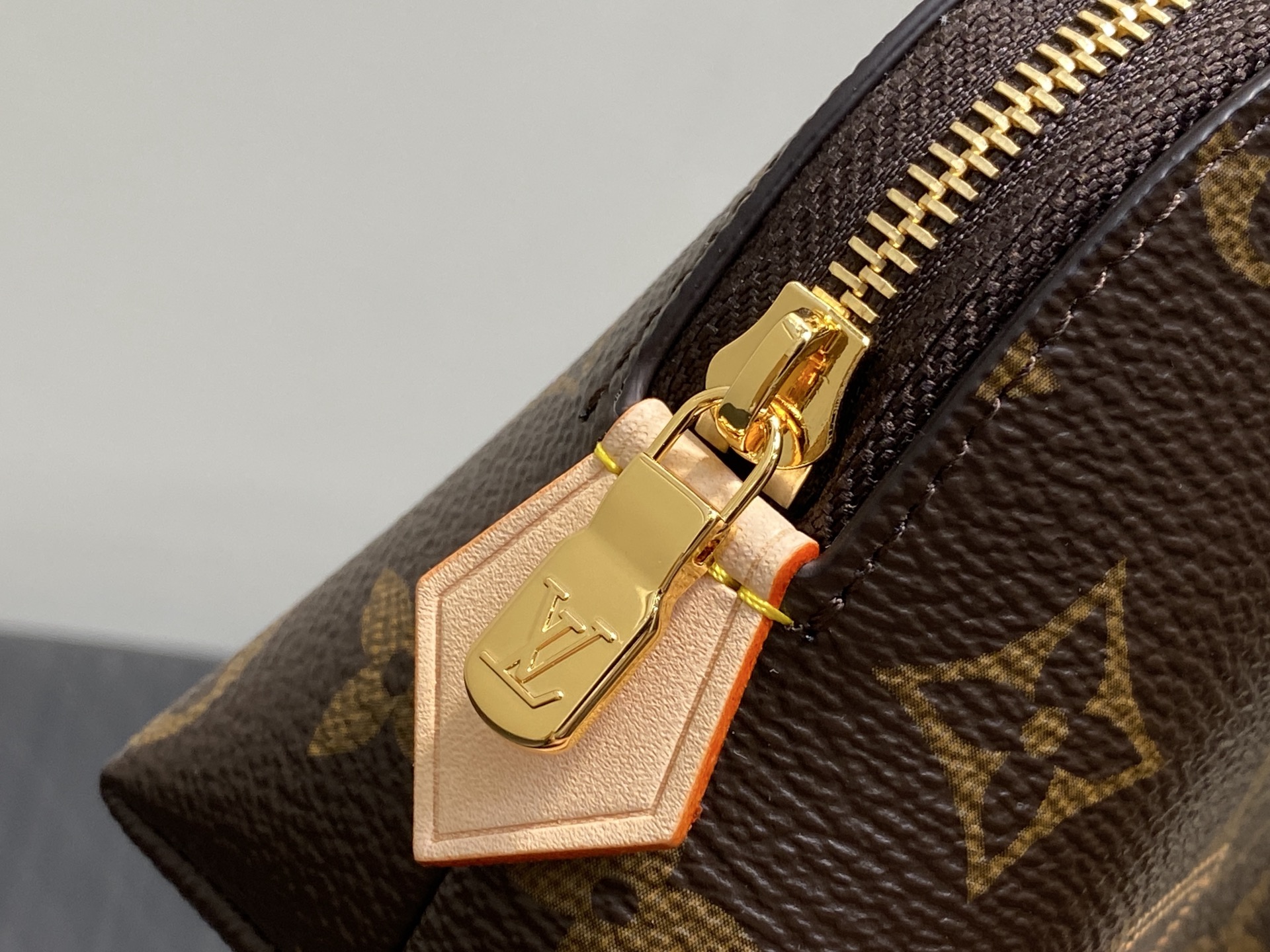 复制Louis Vu*itton Pochette Cosmétique Cosmetic Bag(19 x 12 x 6CM)