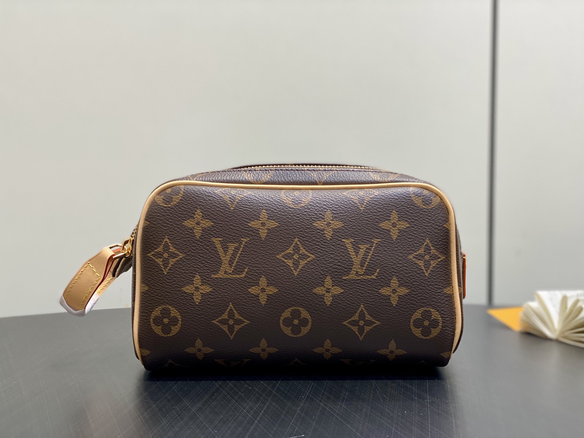 Louis Vu*tton Dopp Kit Pouch(13 x 12 x 20CM)