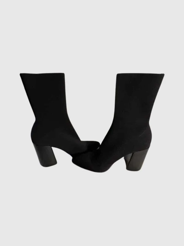 Heeled Socket Booth - Sm Rebooted