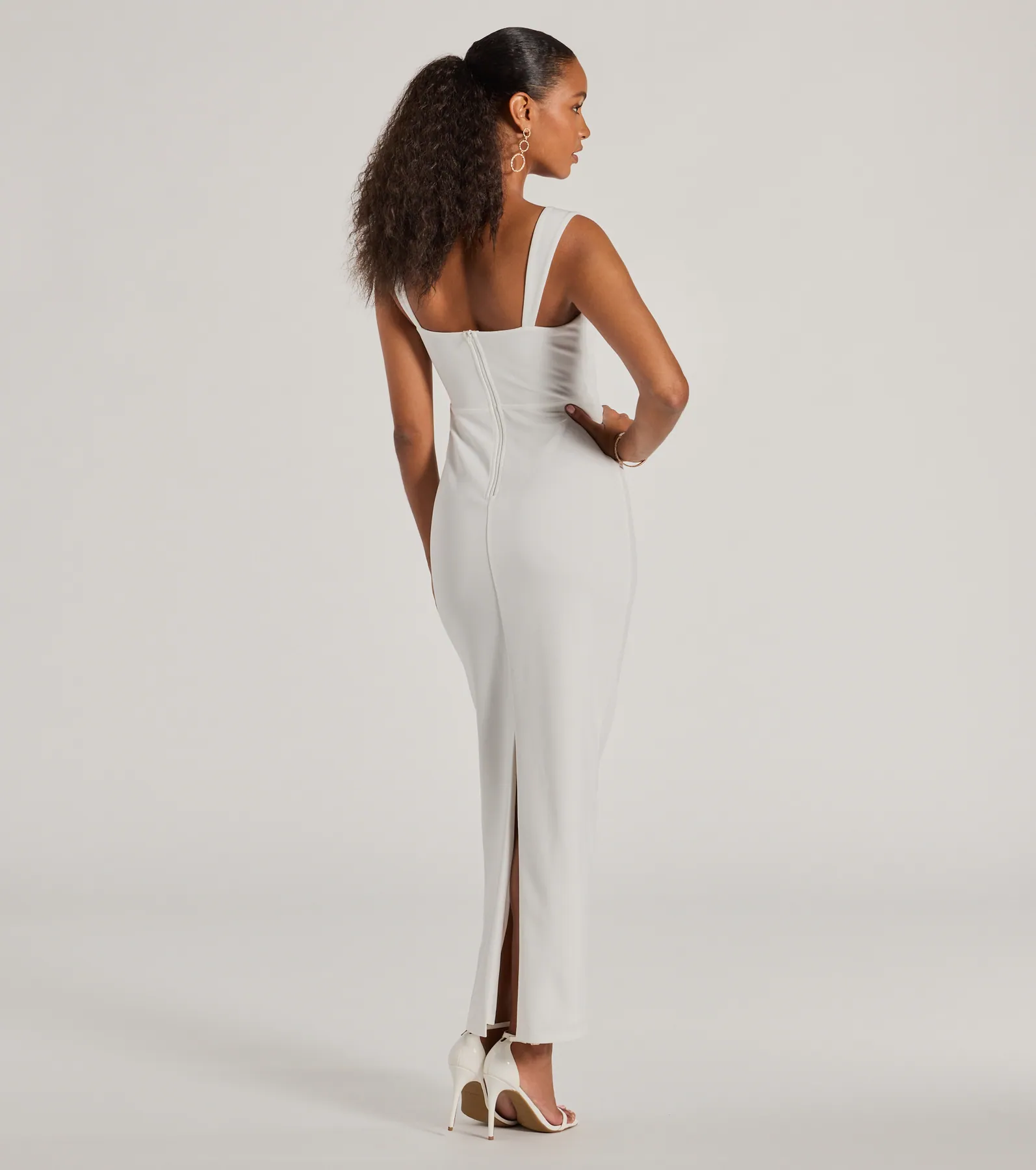 Monae Sleeveless Slim Long Crepe Formal Dress