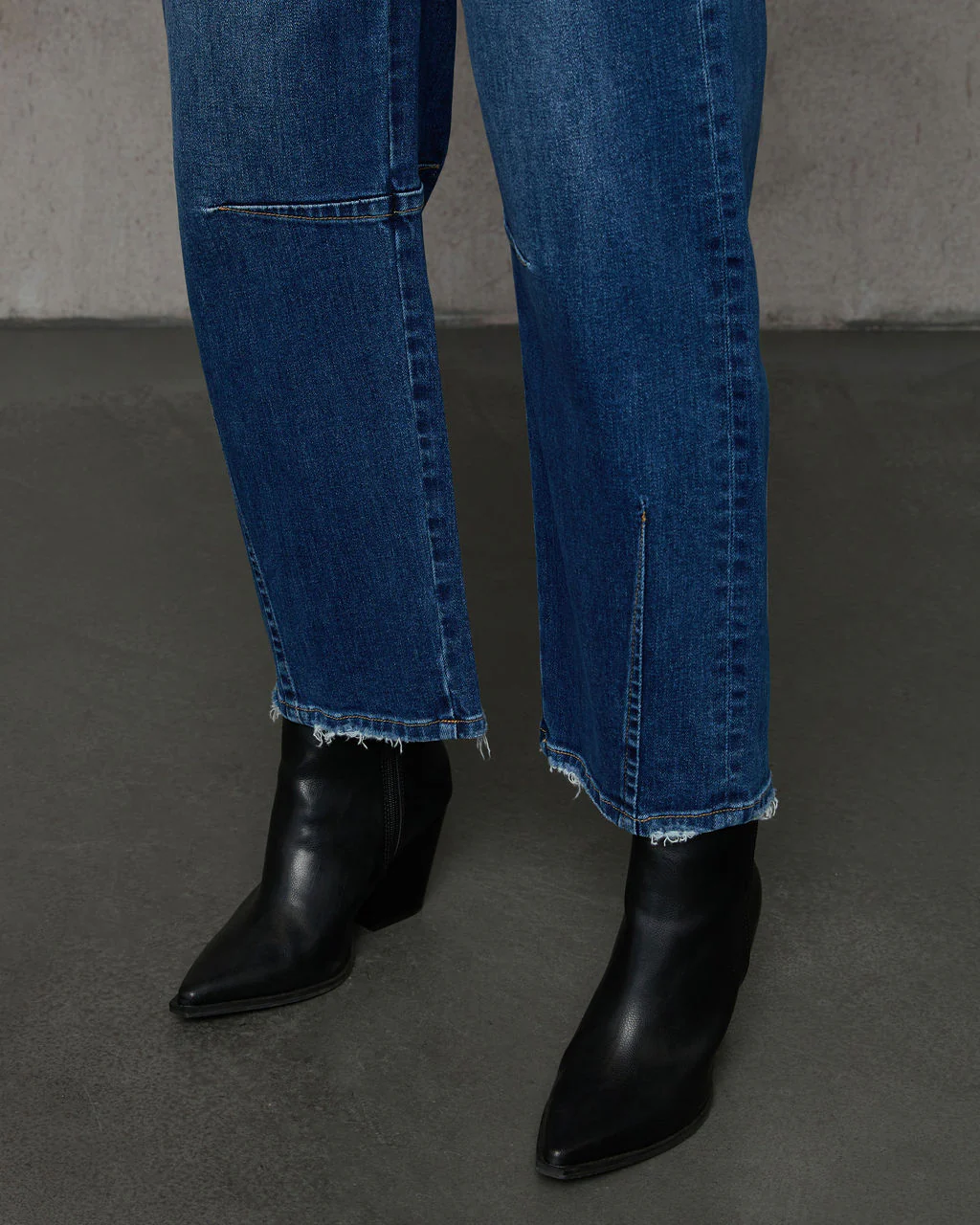 Evangelina Stretch Distressed Barrel Jeans