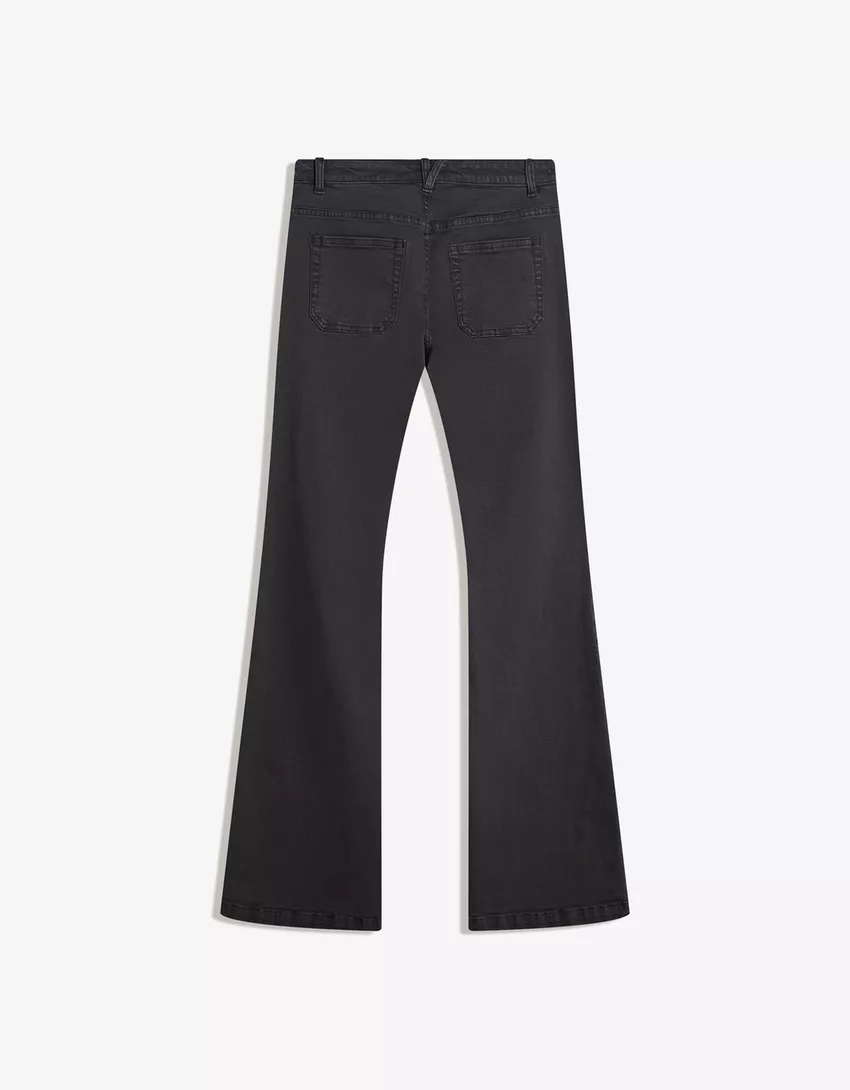 Flared pants with pocket flaps