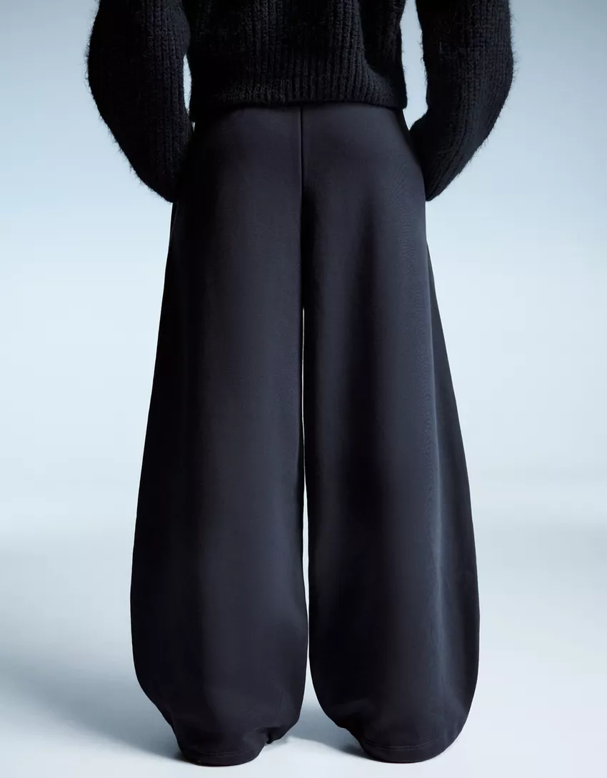 Plush barrel pants with stoppers