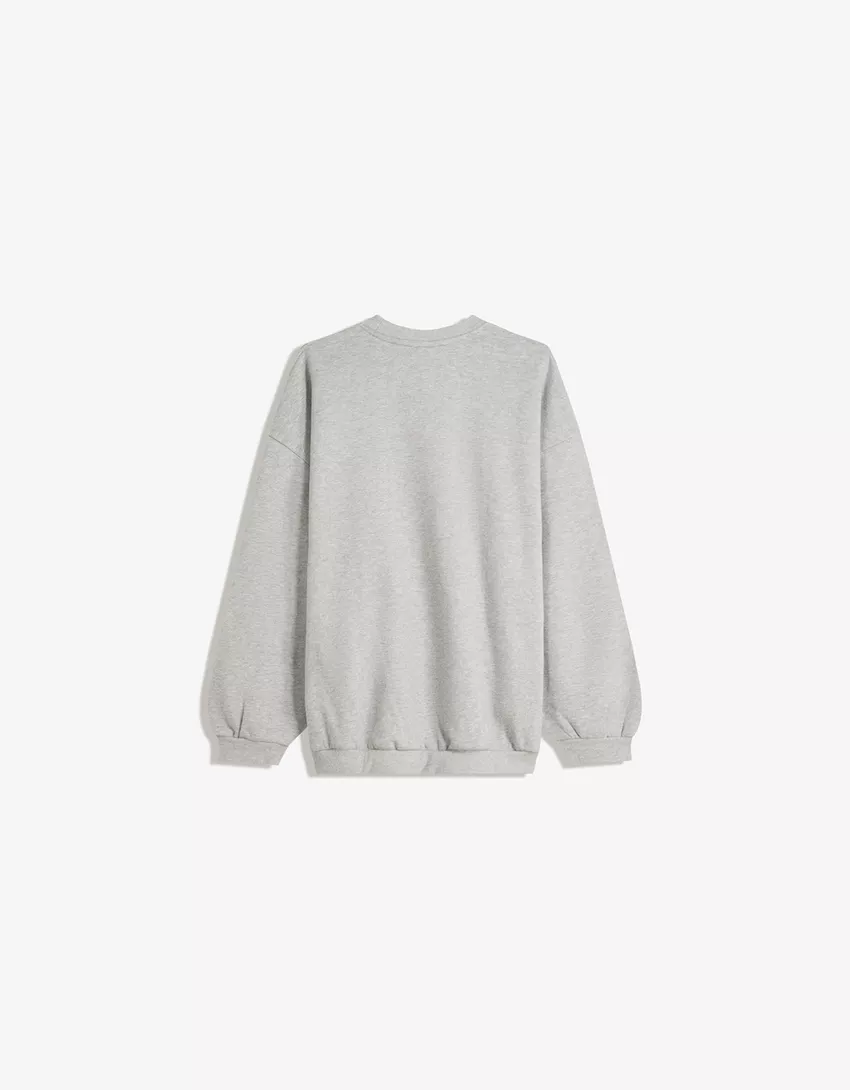 Oversize sweatshirt with pockets