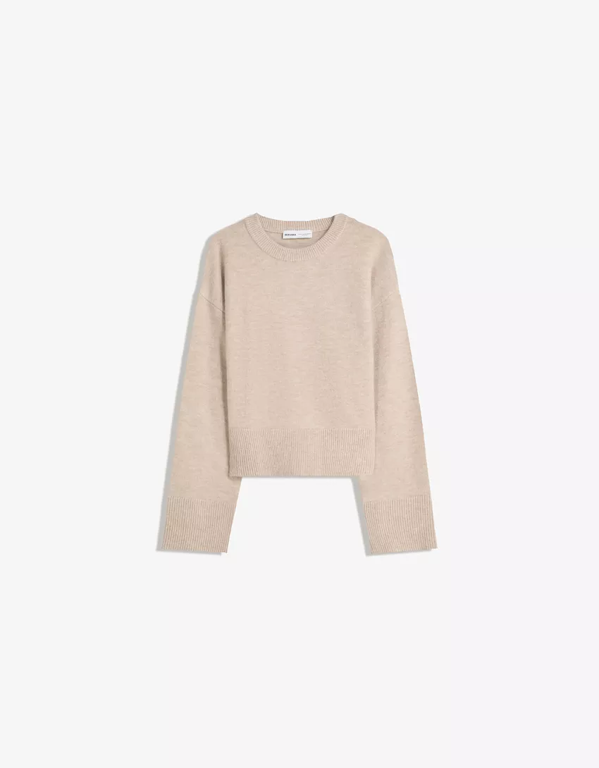 Oversized sweater with ribbed hem