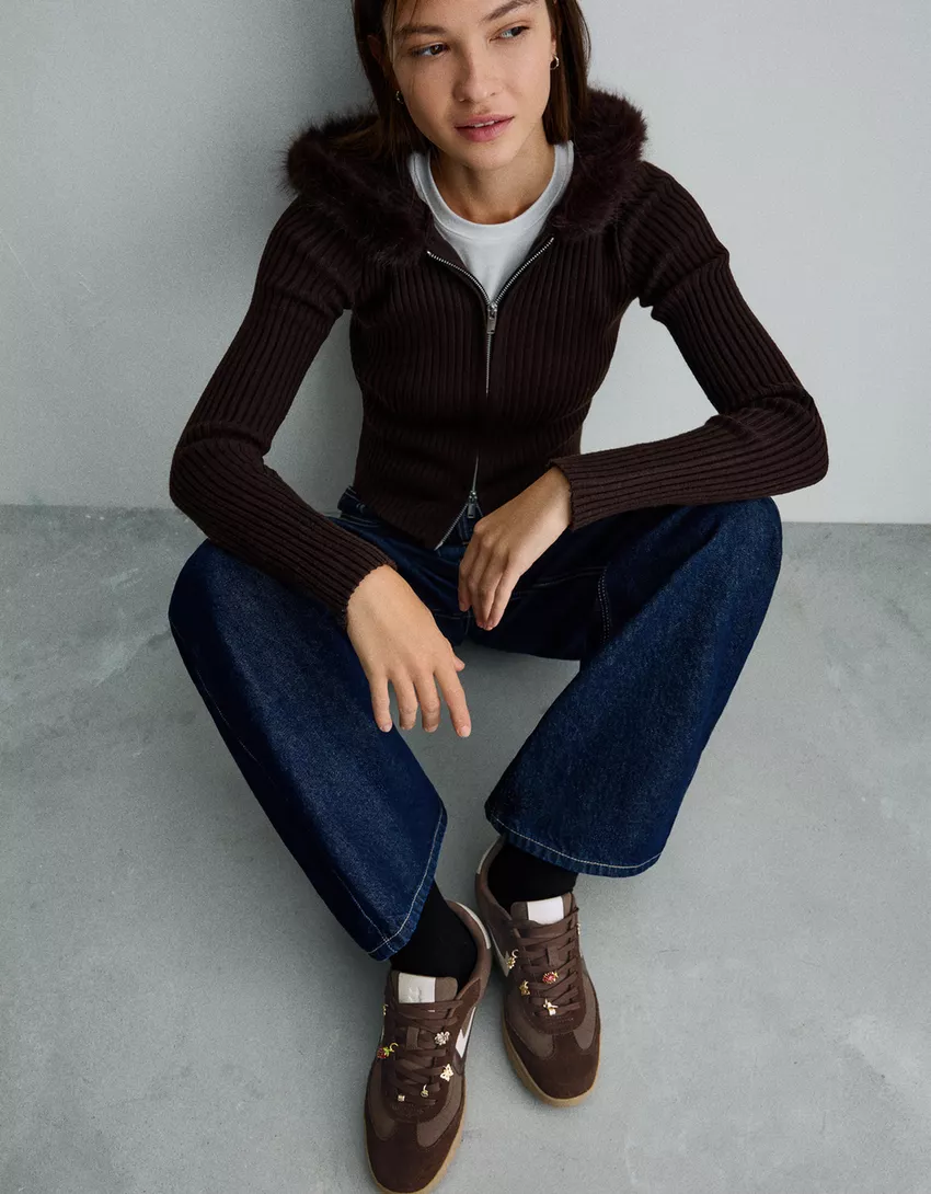 Retro sneakers with charms