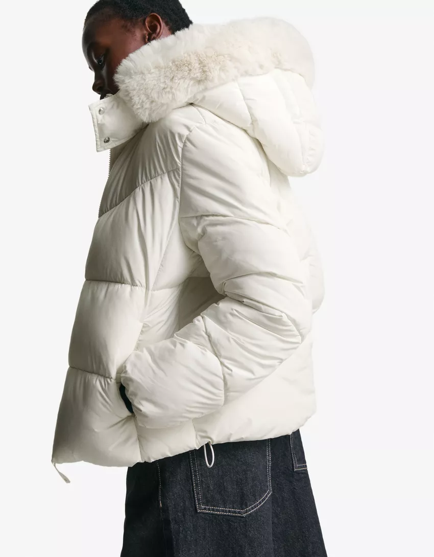 Water-repellent hooded puffer jacket with faux fur