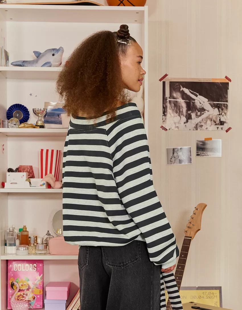 Printed boat neck sweater