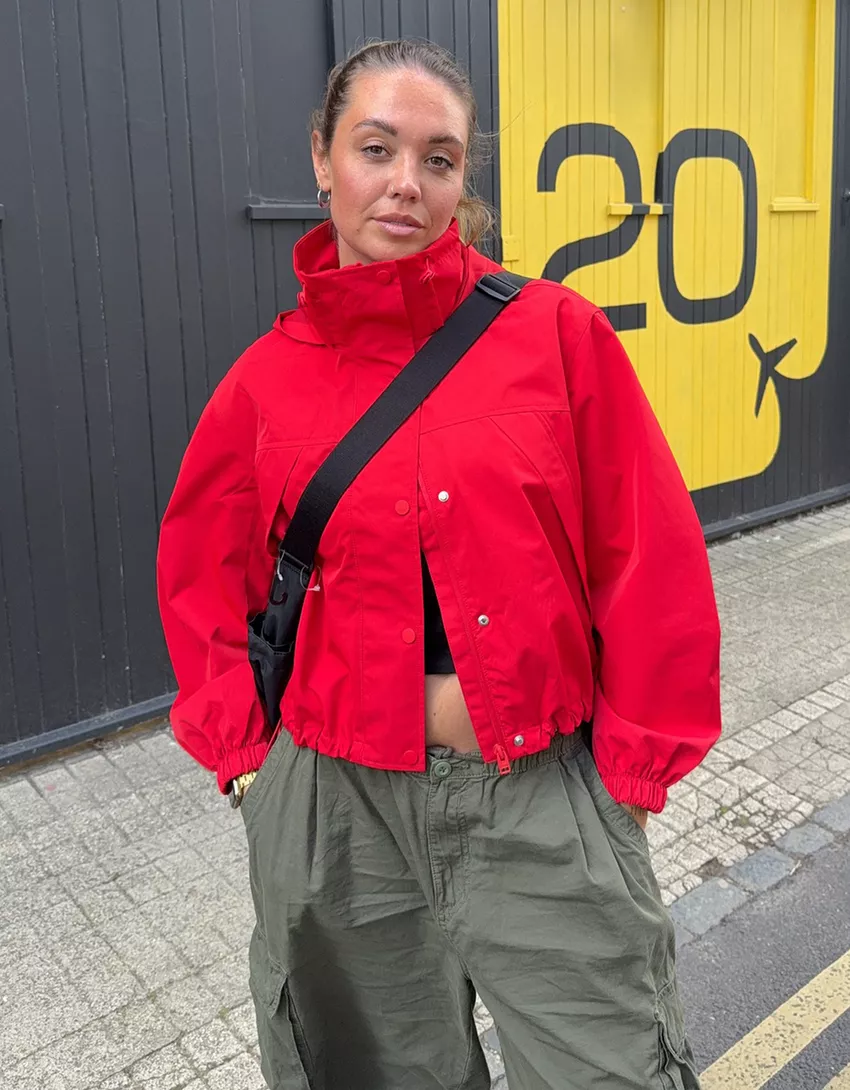 Water-resistant and windproof technical jacket