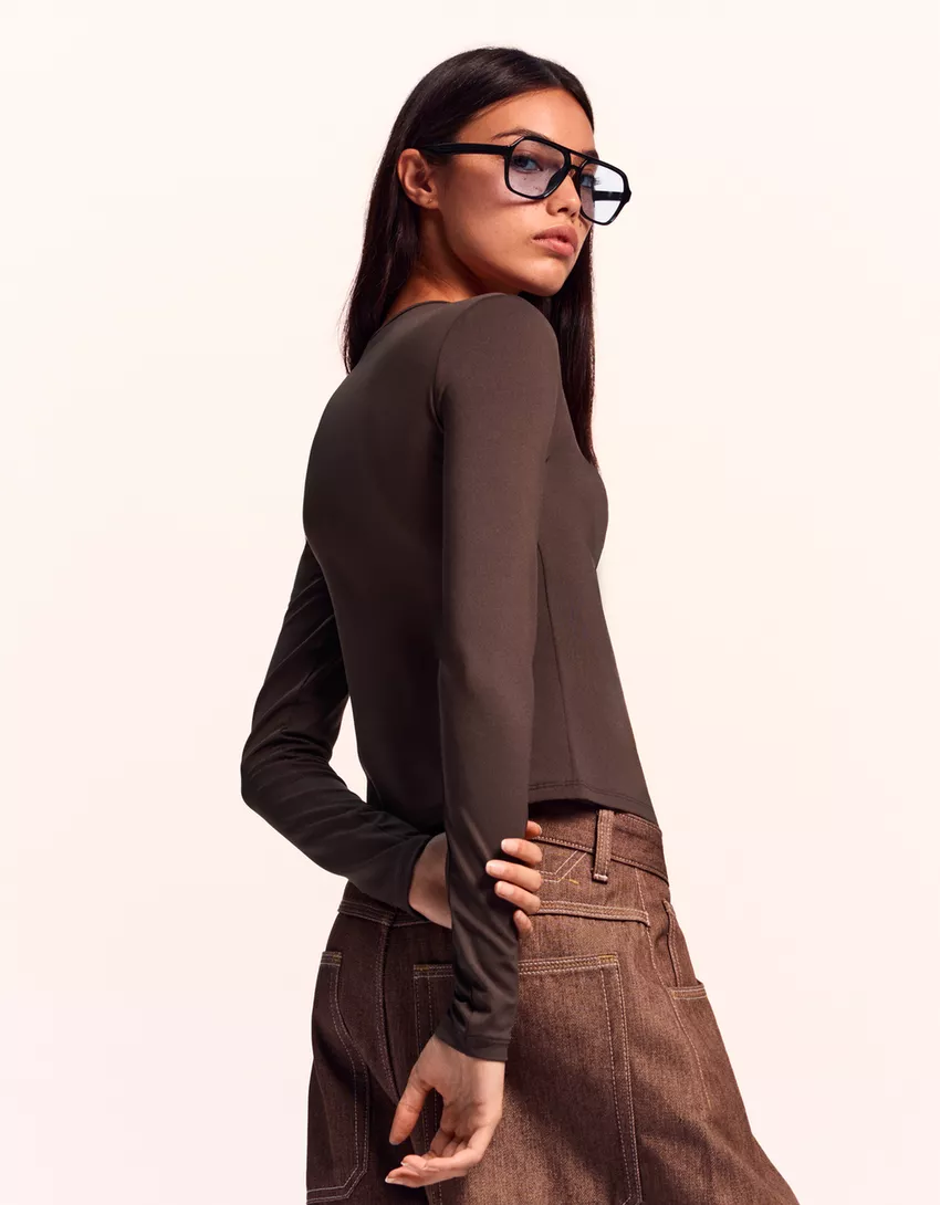 Long sleeve T-shirt with buttons