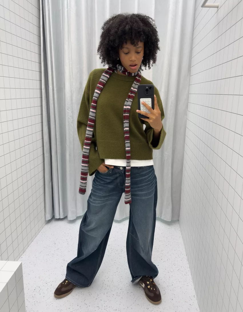 Oversized sweater with ribbed hem