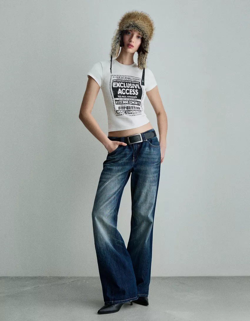 Short sleeve T-shirt with studs and print