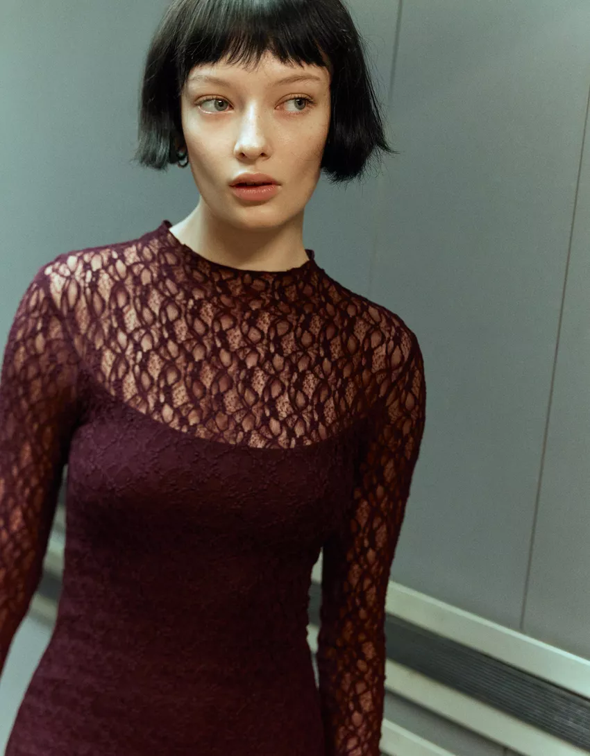 Blonde lace long sleeve midi dress