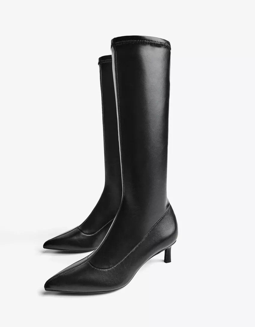 Fitted kitten-heel boots