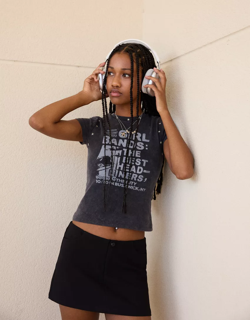 Short sleeve T-shirt with studs and print