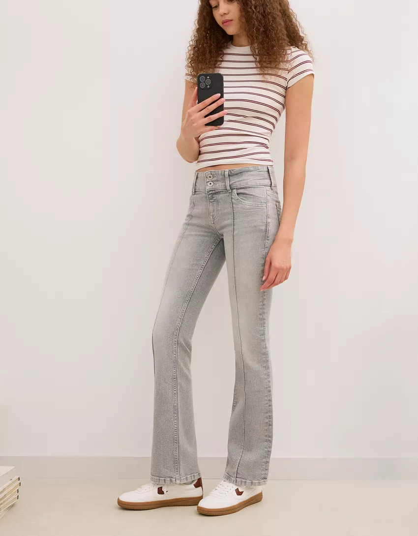 Low-rise bootcut jeans