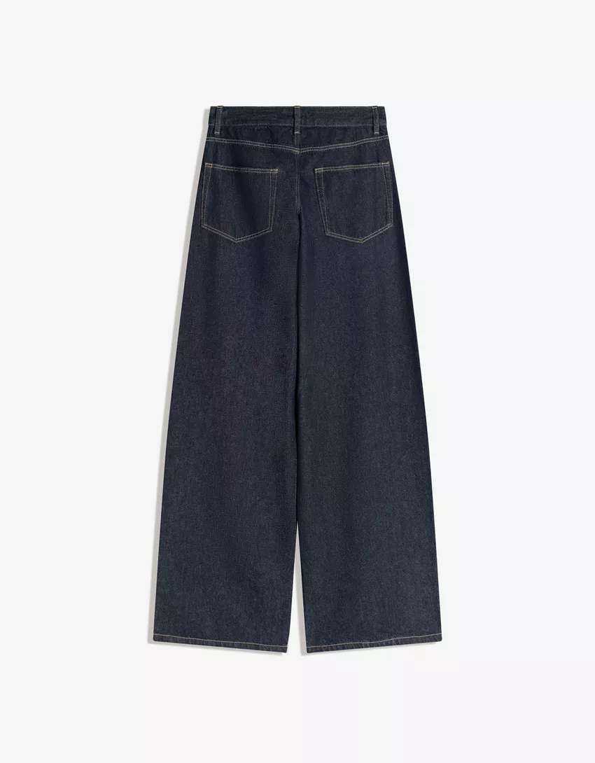 Low-rise wide-leg jeans