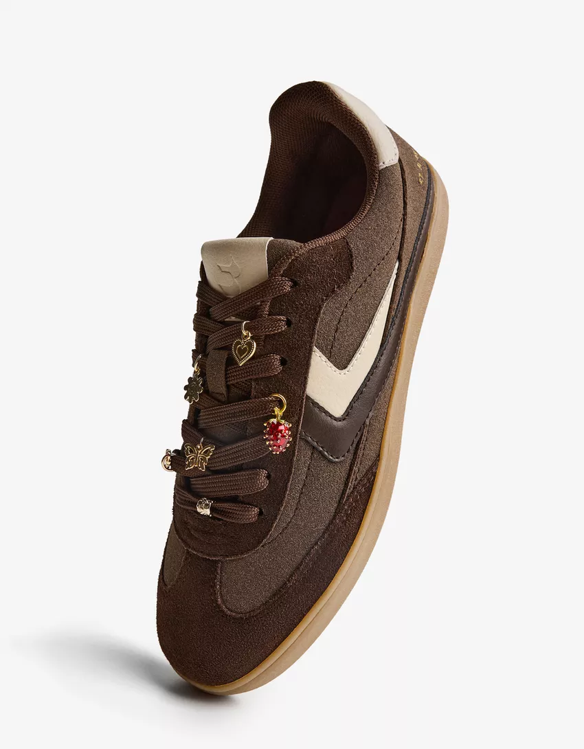 Retro sneakers with charms
